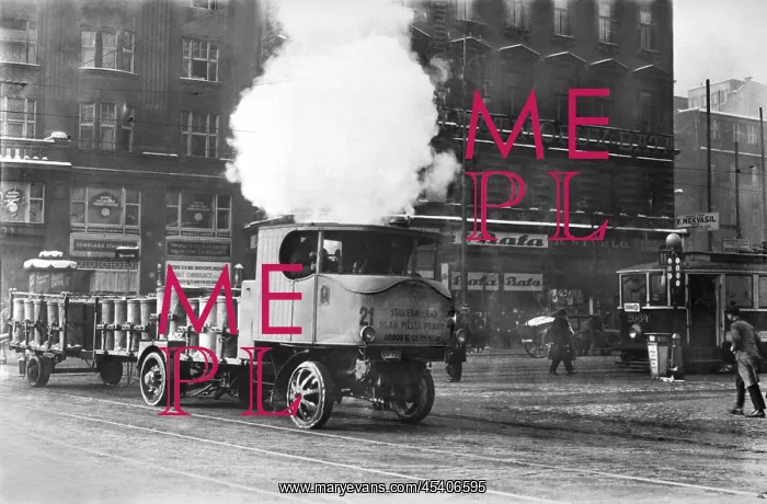 : Prague 1939, steam powered automobile, car, alternative : Prague 1939, steam powered automobile, car, alternative