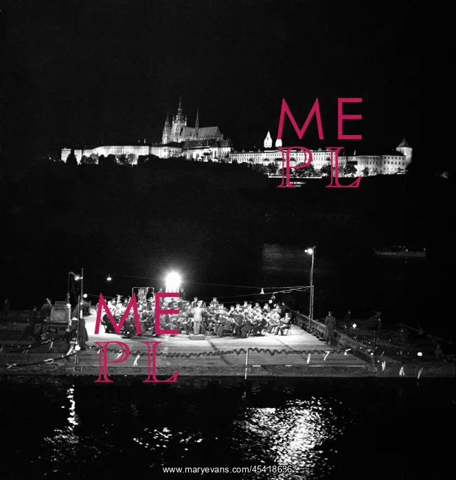 : Prague Castle - Vltava - orchestra - night : Prague Castle - Vltava - orchestra - night