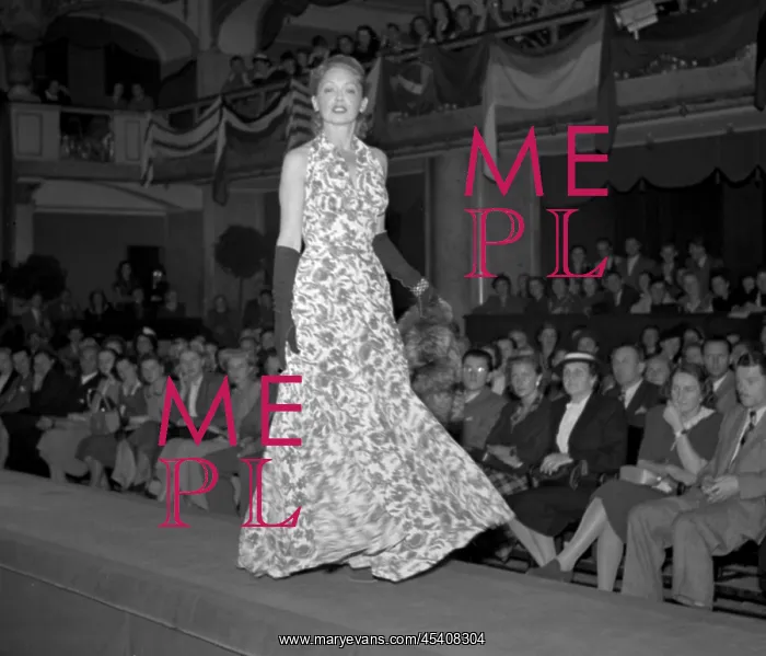 : Prague - Lucerna 1948. Fashion mode : Prague - Lucerna 1948. Fashion mode