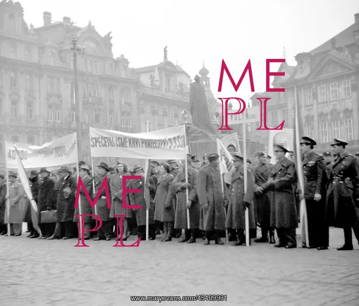 : Prague - returning emigrants : Prague - returning emigrants