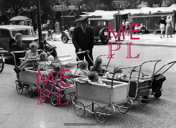 : Pram park in Berlin, 1937 : Pram park in Berlin, 1937