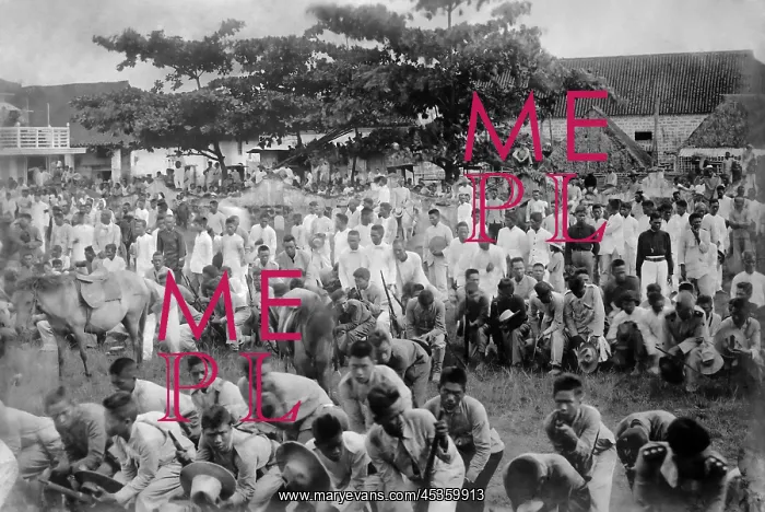 : Prayer Before the Surrender as Filipino men surrender : Prayer Before the Surrender as Filipino men surrender