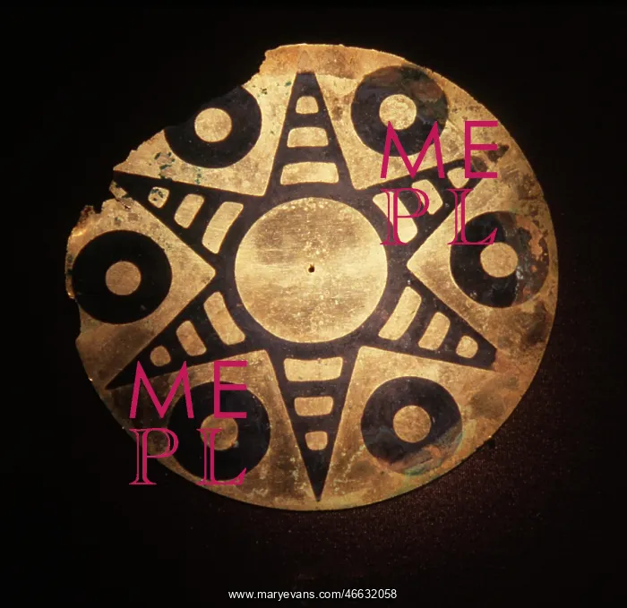 : Pre-Columbian gold disc pendant : Pre-Columbian gold disc pendant