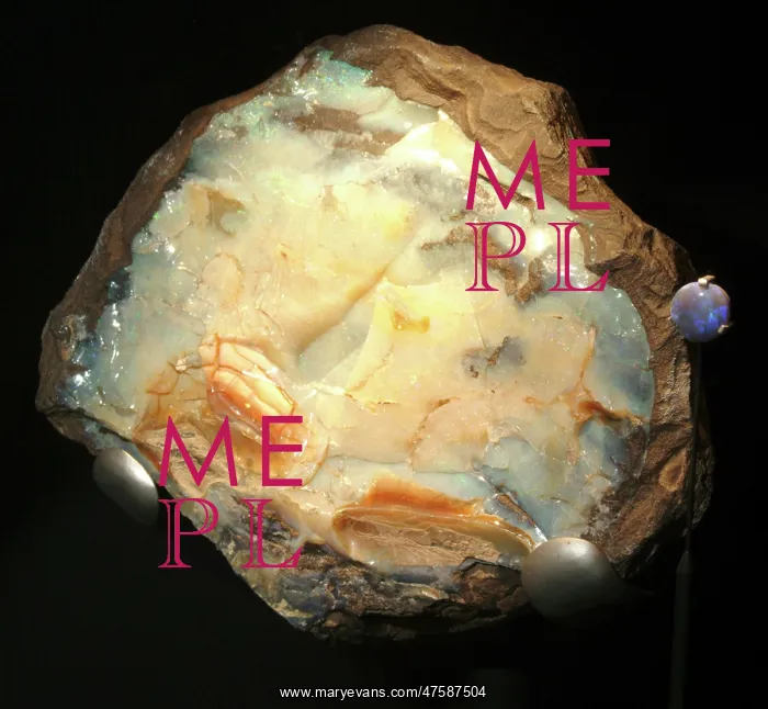 : Precious opal in ironside nodule : Precious opal in ironside nodule