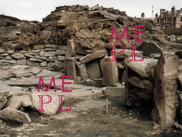 : PREHISTORIC HOUSES : PREHISTORIC HOUSES