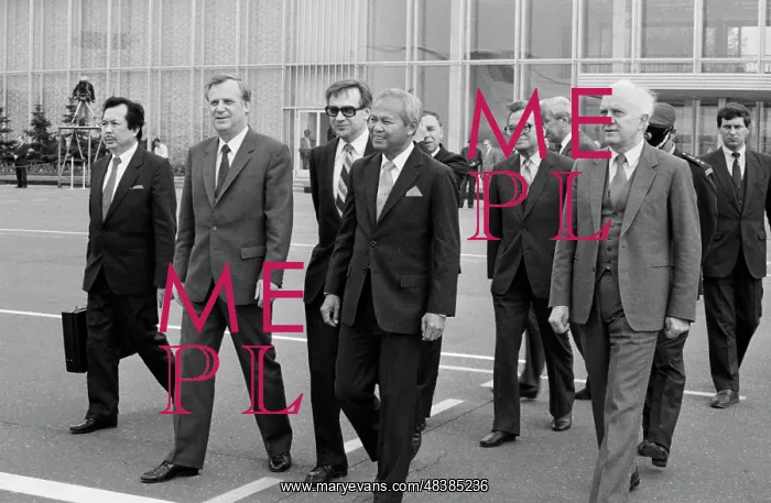 : Prem Tinsulanonda visits USSR : Prem Tinsulanonda visits USSR