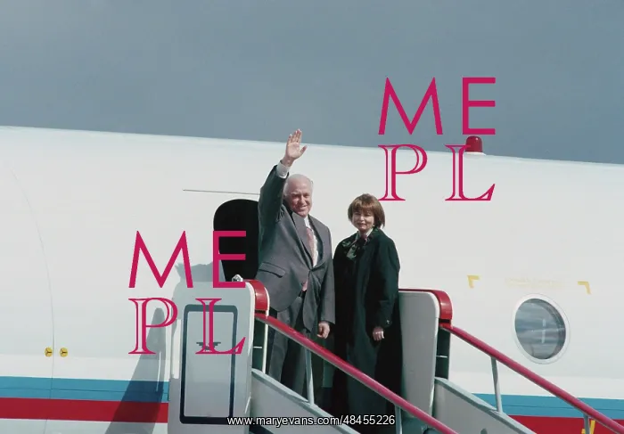 : Former Premier Viktor Chernomyrdin leaving for Bonn, 1999 : Former Premier Viktor Chernomyrdin leaving for Bonn, 1999