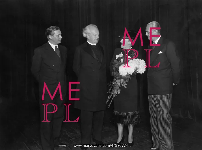 : After the premiere of Gerhart Hauptmann's play The : After the premiere of Gerhart Hauptmann's play The