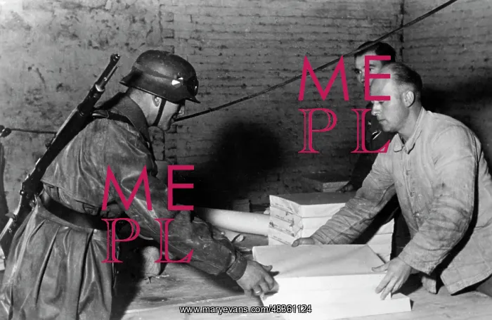  : Preparation of maps on the eastern front, 1941