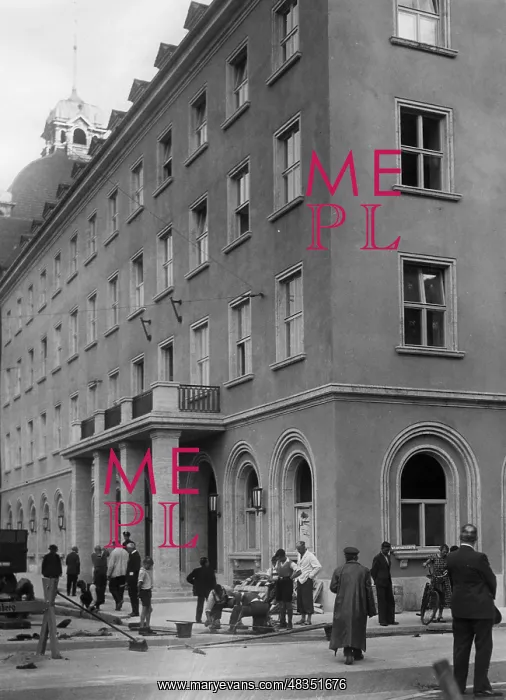 : Preparations at the Hotel Deutscher Hof for : Preparations at the Hotel Deutscher Hof for