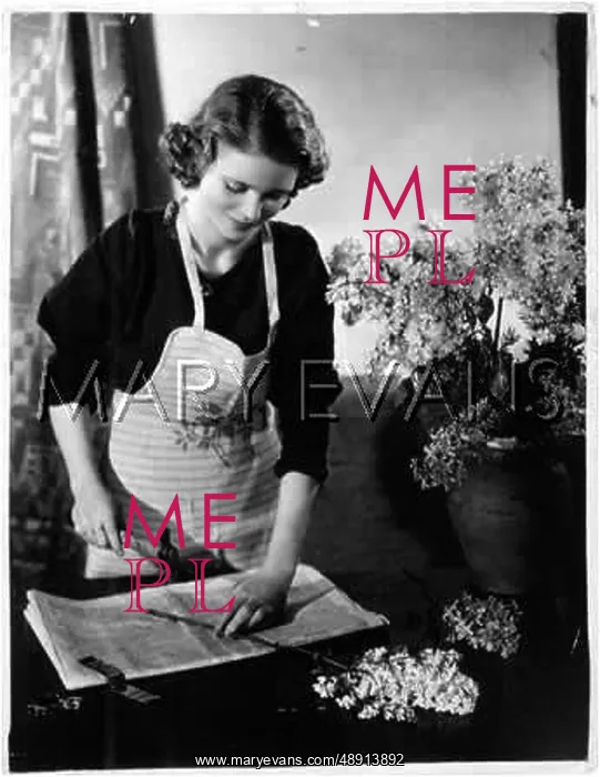 : PREPARING FLOWER STEMS : PREPARING FLOWER STEMS