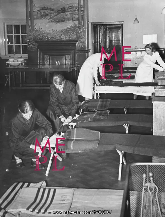 : Preparing for refugees arrival WWII : Preparing for refugees arrival WWII