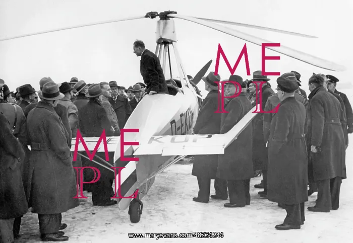 : Presentation of an autogyro in Berlin, 1935 : Presentation of an autogyro in Berlin, 1935