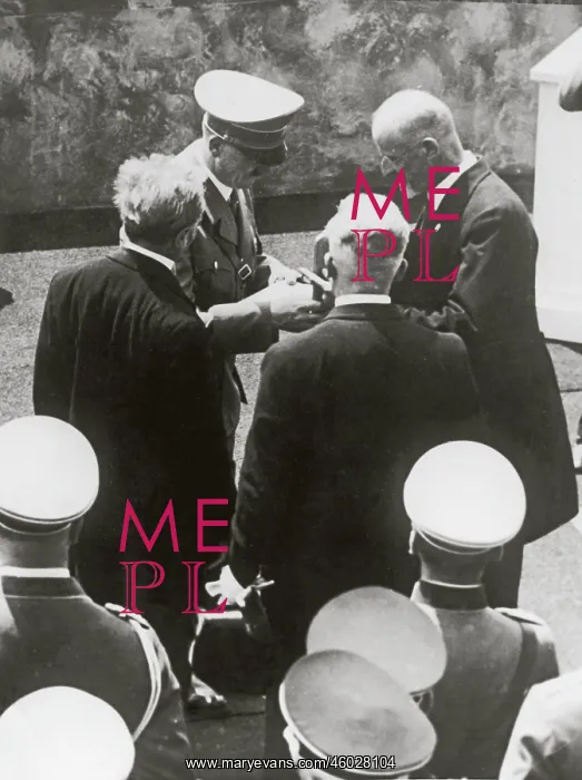 : Presentation of the Bruckner medal to Adolf Hitler : Presentation of the Bruckner medal to Adolf Hitler