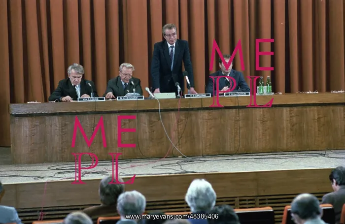 : Presentation of Perestroika and New Thinking for : Presentation of Perestroika and New Thinking for