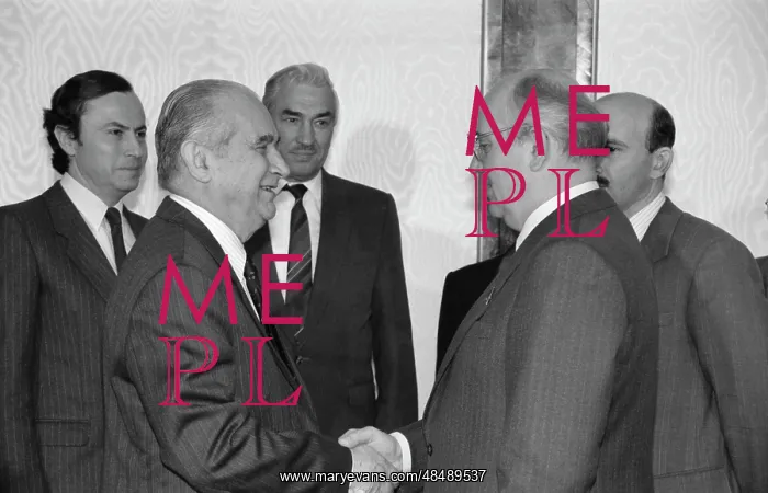 : Presentation of Six States Declaration to Mikhail Gorbachev : Presentation of Six States Declaration to Mikhail Gorbachev