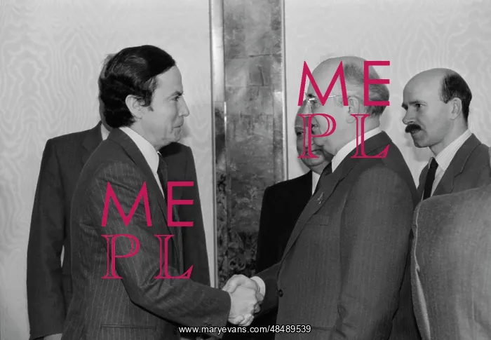 : Presentation of Six States Declaration to Mikhail Gorbachev : Presentation of Six States Declaration to Mikhail Gorbachev