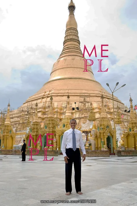 : President Barack Obama with bare feet in front of : President Barack Obama with bare feet in front of
