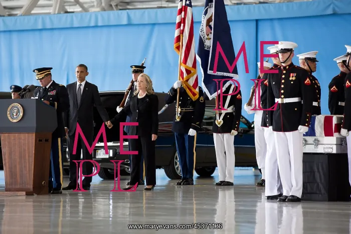 : President Barack Obama hold hands with Sec. of State : President Barack Obama hold hands with Sec. of State