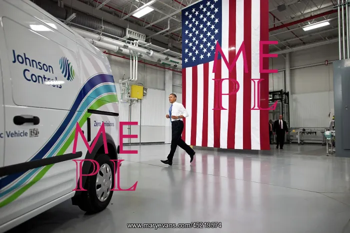 : President Barack Obama jogs from backstage ? : President Barack Obama jogs from backstage ?