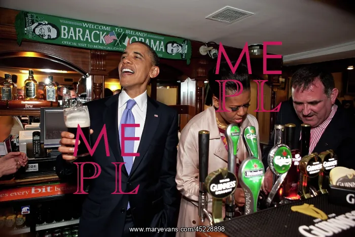: President Barack Obama talks with pub-goers ? : President Barack Obama talks with pub-goers ?
