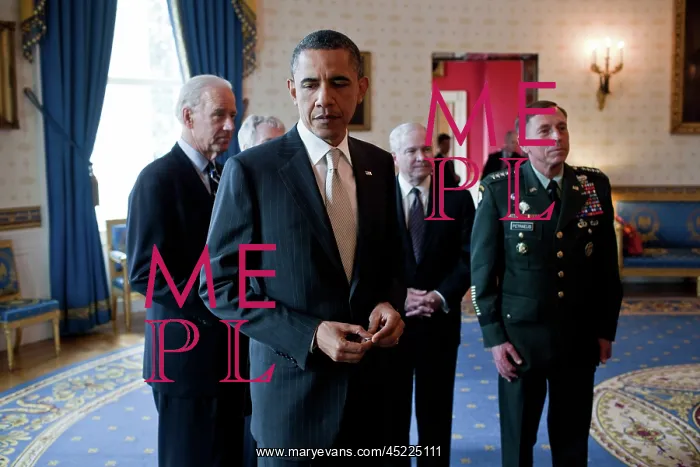 : President Barack Obama waits in the Blue ? : President Barack Obama waits in the Blue ?