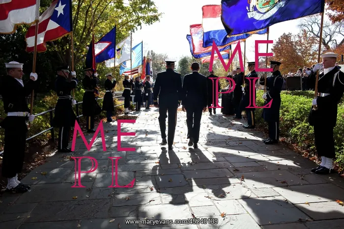 : President Barack Obama walks with Gen. Michael ? : President Barack Obama walks with Gen. Michael ?