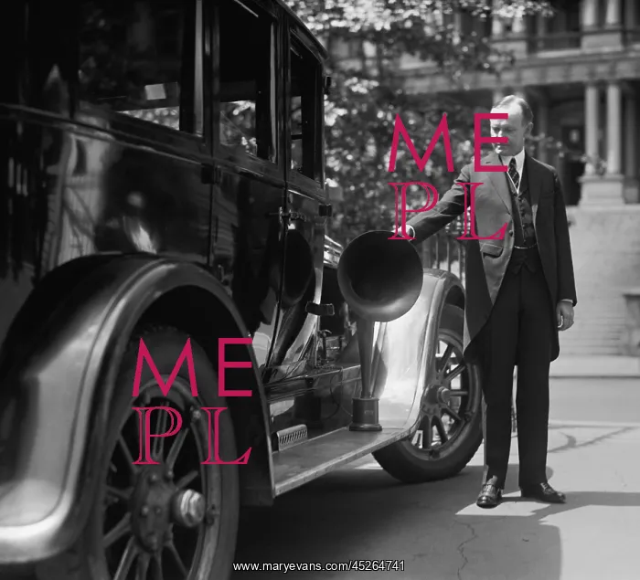 : President Coolidge with a loud-speaker equipped : President Coolidge with a loud-speaker equipped