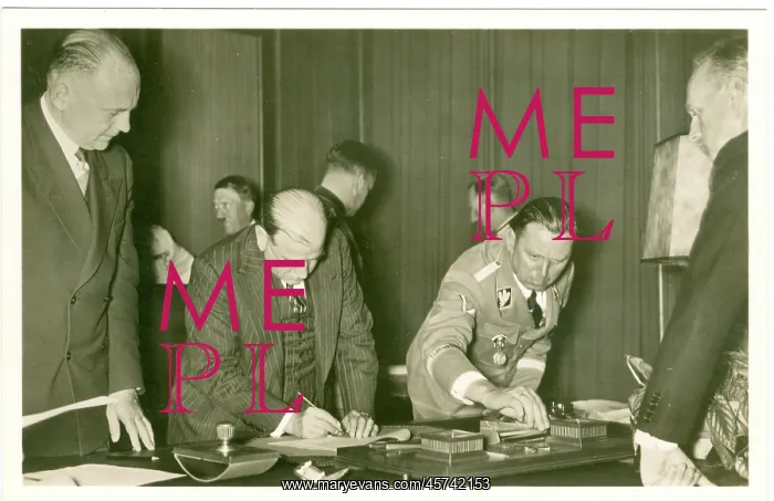 : President Daladier signing the Munich Agreement : President Daladier signing the Munich Agreement
