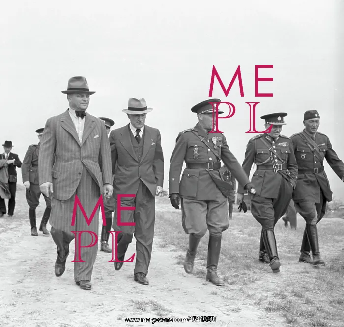 : President Edvard Benes during air raid drill. 1938 : President Edvard Benes during air raid drill. 1938