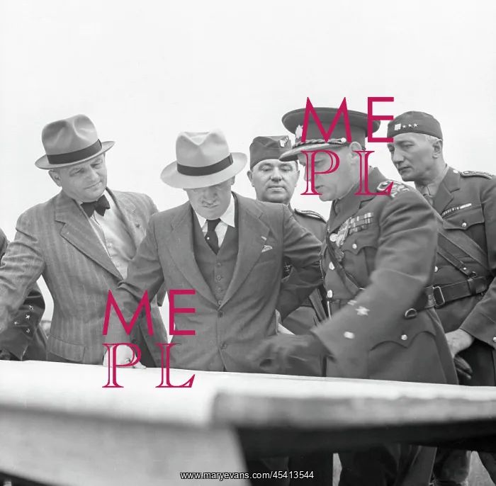 : President Edvard Benes during air raid drill. 1938 : President Edvard Benes during air raid drill. 1938