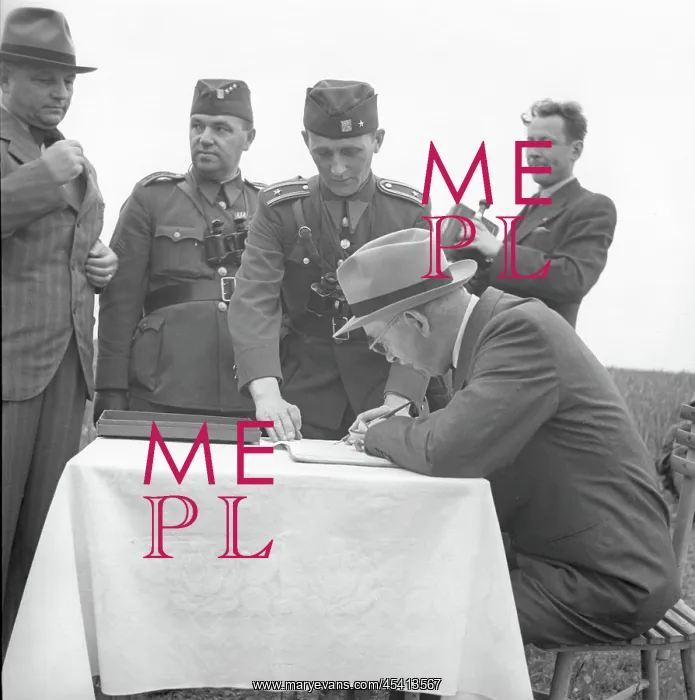 : President Edvard Benes, at table : President Edvard Benes, at table