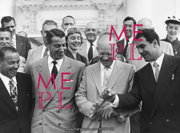 : President Eisenhower with baseball great Joe DiMaggio : President Eisenhower with baseball great Joe DiMaggio