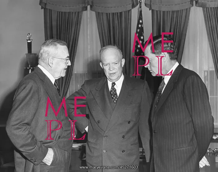 : President Eisenhower in conversation with Sec : President Eisenhower in conversation with Sec