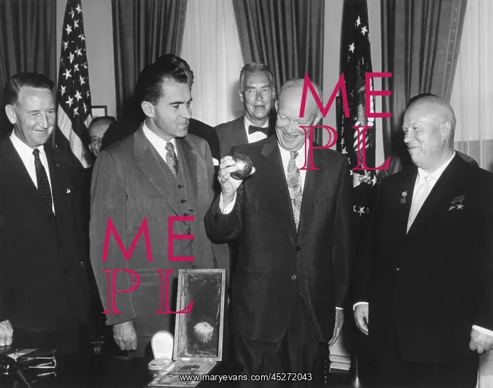 : President Eisenhower holding a gift from Soviet : President Eisenhower holding a gift from Soviet