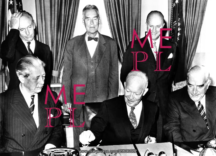 : President Eisenhower meets with British ? : President Eisenhower meets with British ?