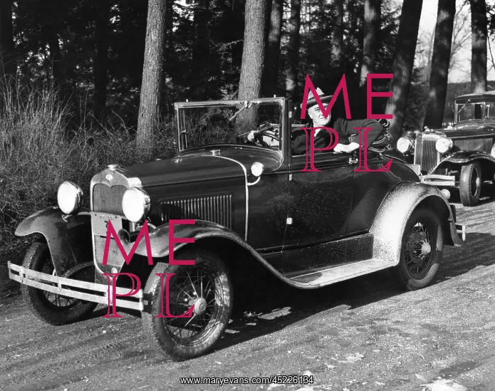: President-elect Franklin Roosevelt driving ? : President-elect Franklin Roosevelt driving ?