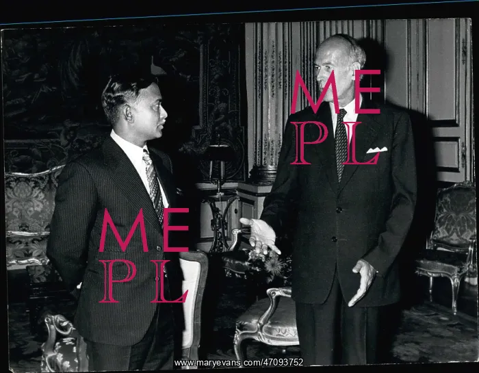 : President Giscard d'Estaing with guest, Elysee Palace, Paris : President Giscard d'Estaing with guest, Elysee Palace, Paris