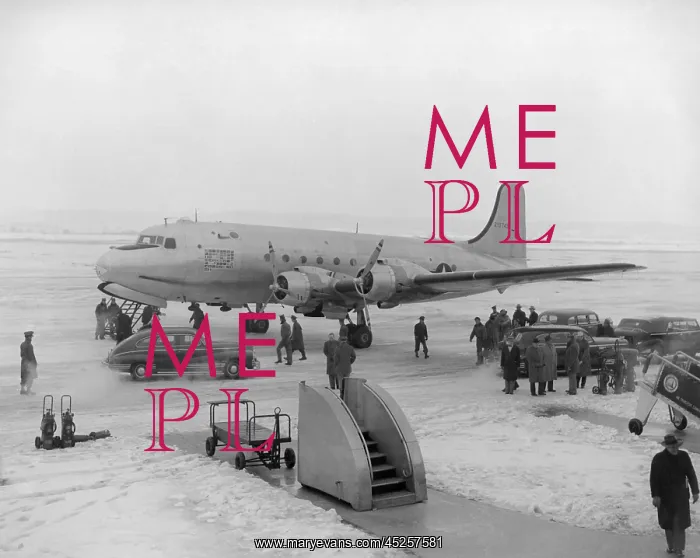 : President Harry Truman's airplane before taking : President Harry Truman's airplane before taking