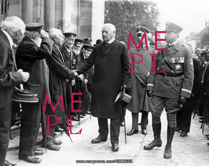 : President Hindenburg at a liberation ceremony : President Hindenburg at a liberation ceremony
