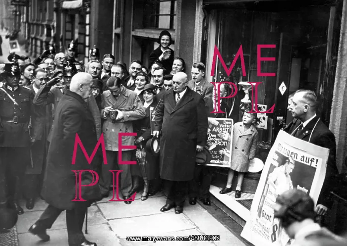 : President Hindenburg and Secretary of State : President Hindenburg and Secretary of State