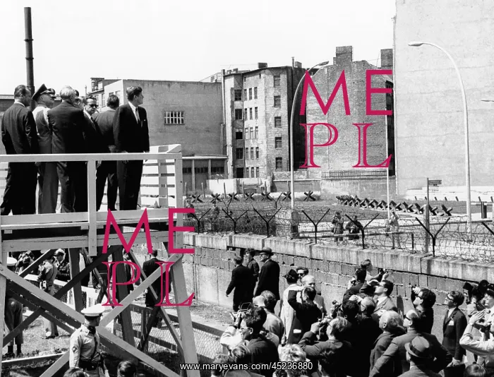 : President John Kennedy in Berlin. On a specially ? : President John Kennedy in Berlin. On a specially ?