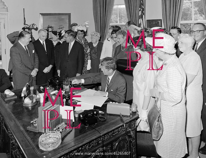 : President John Kennedy Signs the Equal Pay Act : President John Kennedy Signs the Equal Pay Act