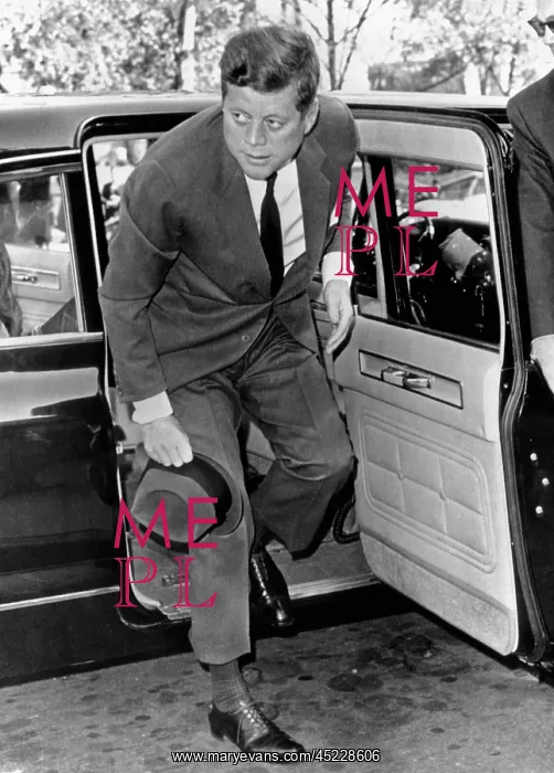 : President John Kennedy steps from his limousine ? : President John Kennedy steps from his limousine ?