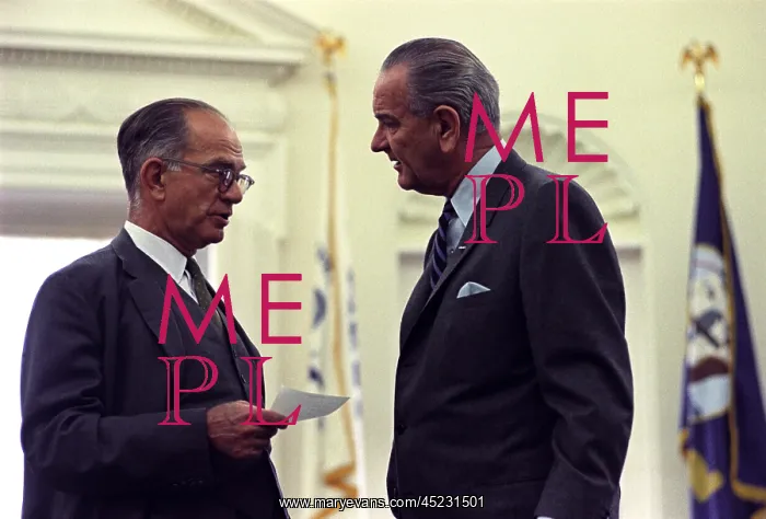 : President Johnson in conversation with William ? : President Johnson in conversation with William ?