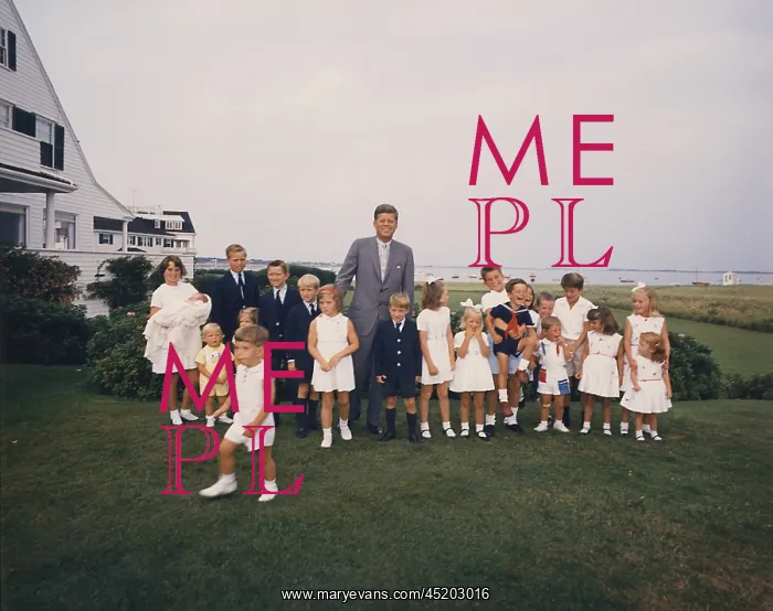 : President Kennedy with his children and ? : President Kennedy with his children and ?