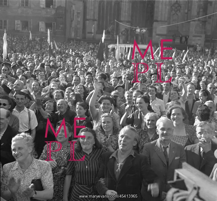 : President Klement Gottwald - crowd : President Klement Gottwald - crowd
