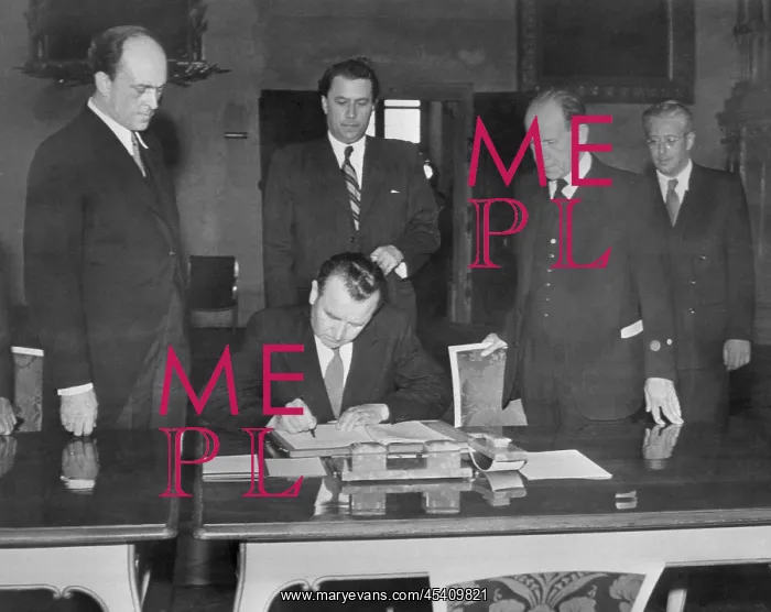 : President Klement Gottwald - oath : President Klement Gottwald - oath