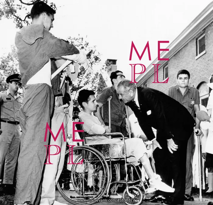 : President Lyndon Johnson greets wounded ? : President Lyndon Johnson greets wounded ?