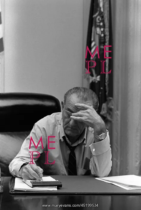 : President Lyndon Johnson making notes in ? : President Lyndon Johnson making notes in ?
